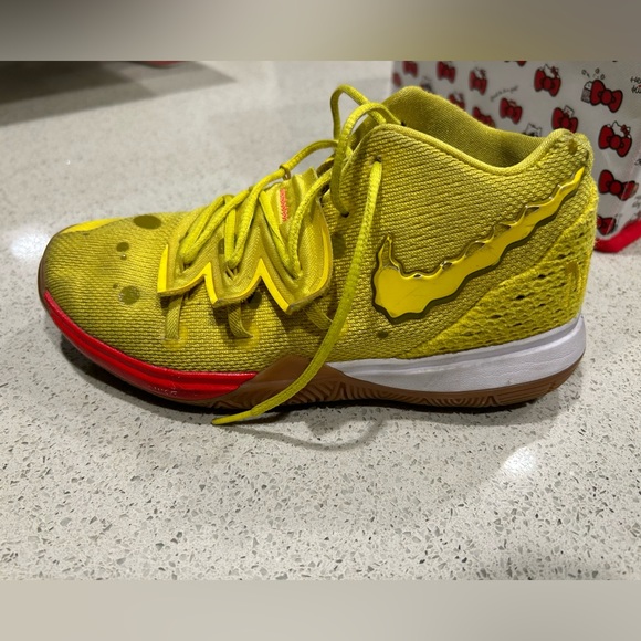 Nike Kyrie 5 SpongeBob SquarePants Shoes - Picture 6 of 9